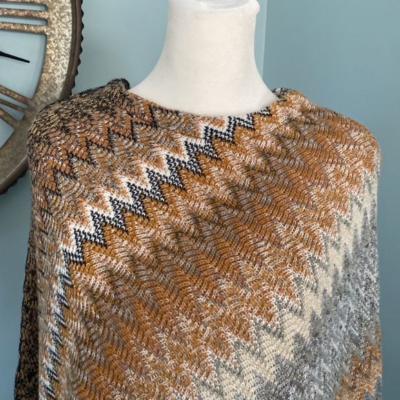 Ace Fashion Plus One Size zigzag Poncho - Picture 2 of 8